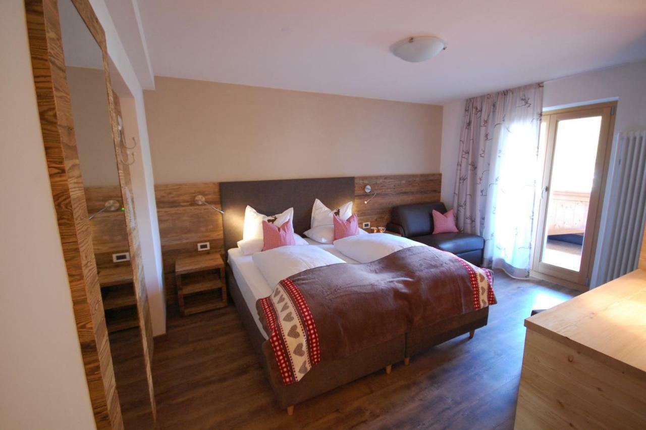 Monti Pallidi B&B Apartments Corvara In Badia Esterno foto